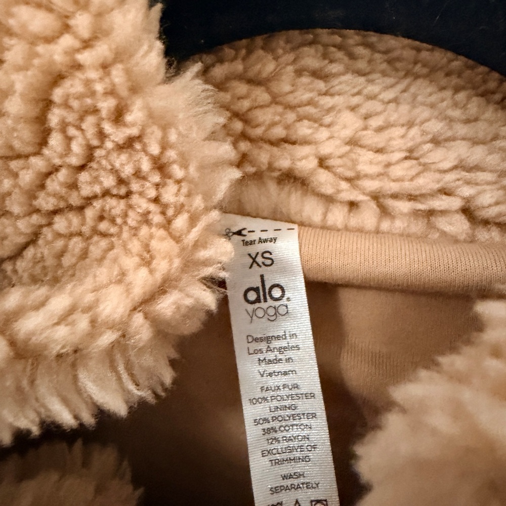 ALO Yoga Foxy Sherpa Jacket - Picture 2 of 7